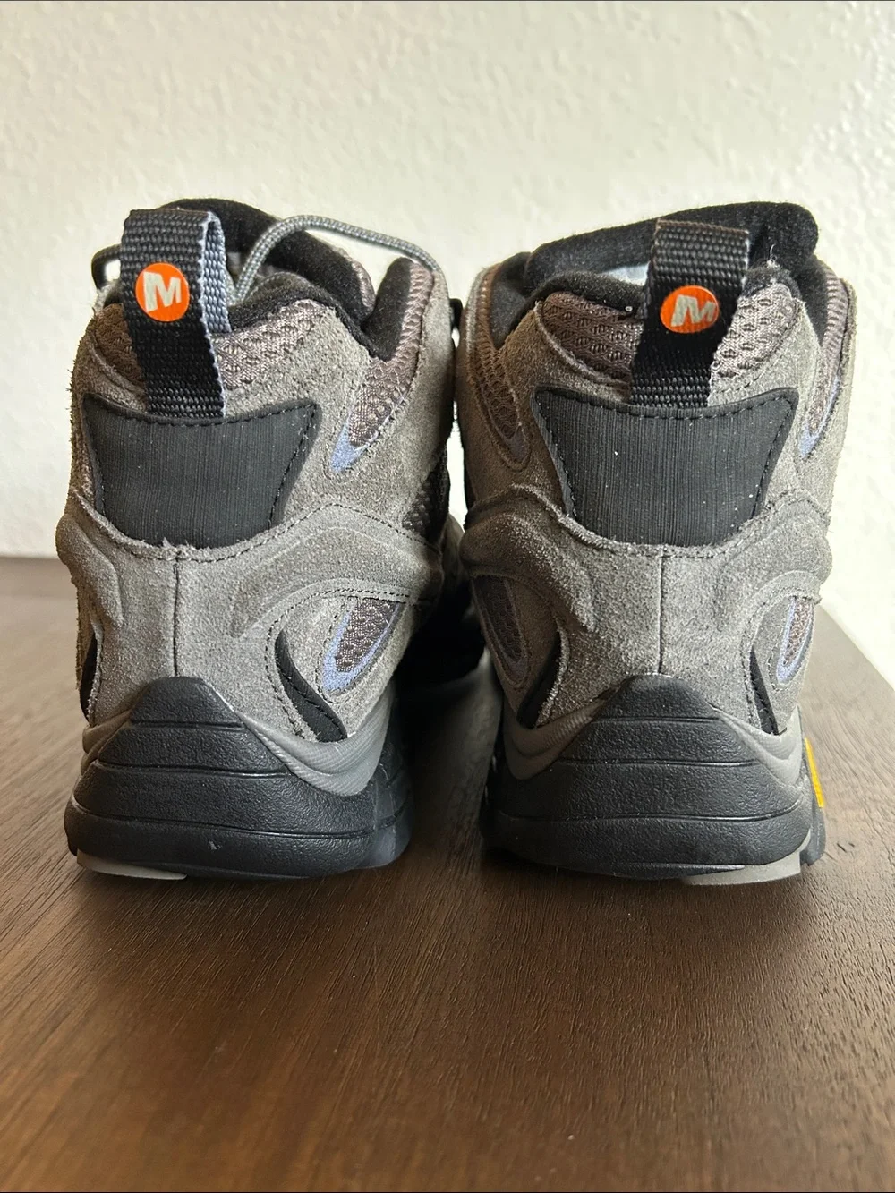 Merrell Moab 2 Mid hiking boots 8.5 in mint condition like new. Waterproof